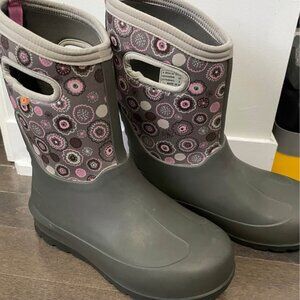 BOGS WINTER BOOTS - UNISEX - 6 BIG KID